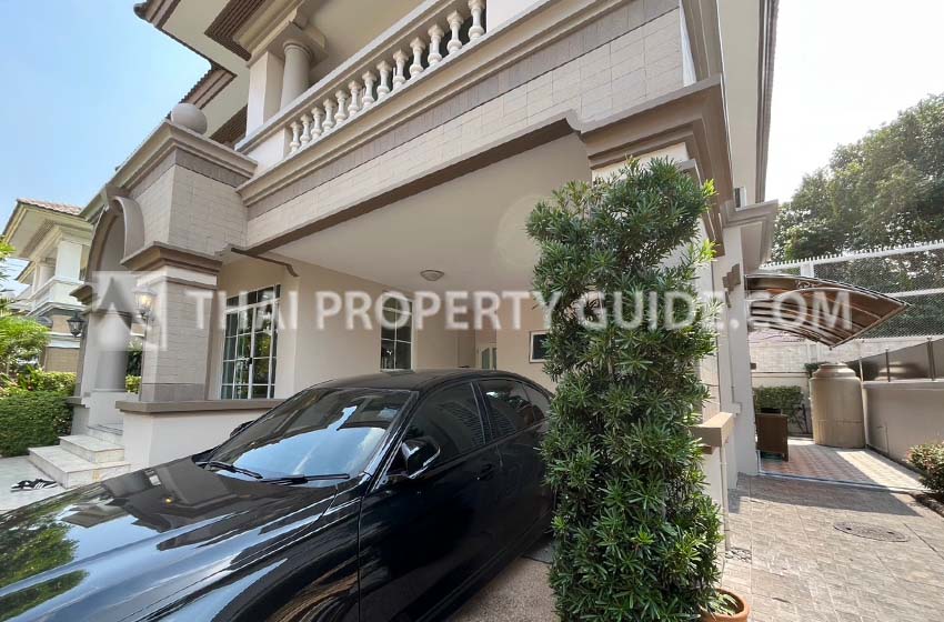 House with Shared Pool in Sukhumvit 